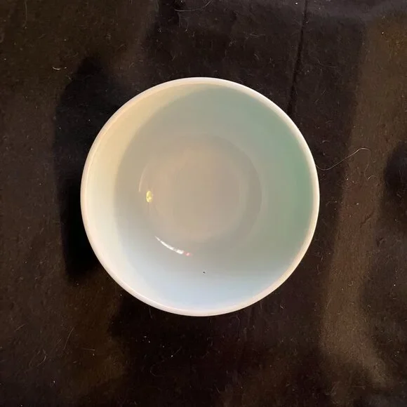 Vintage Pyrex ‘Primary Green’ Nesting Mixing Bowl 8 ¾” - Picture 2 of 9